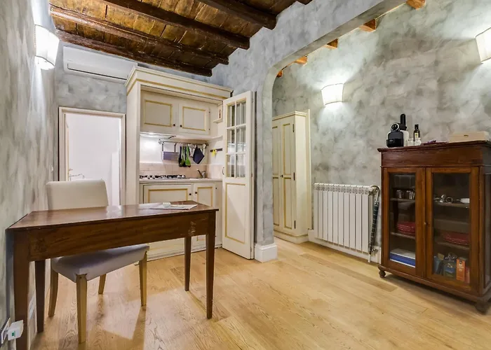 Experience Spanish Steps Apartment Rom
