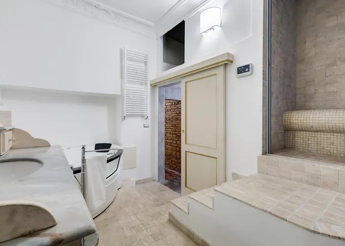 Experience Spanish Steps Apartment
